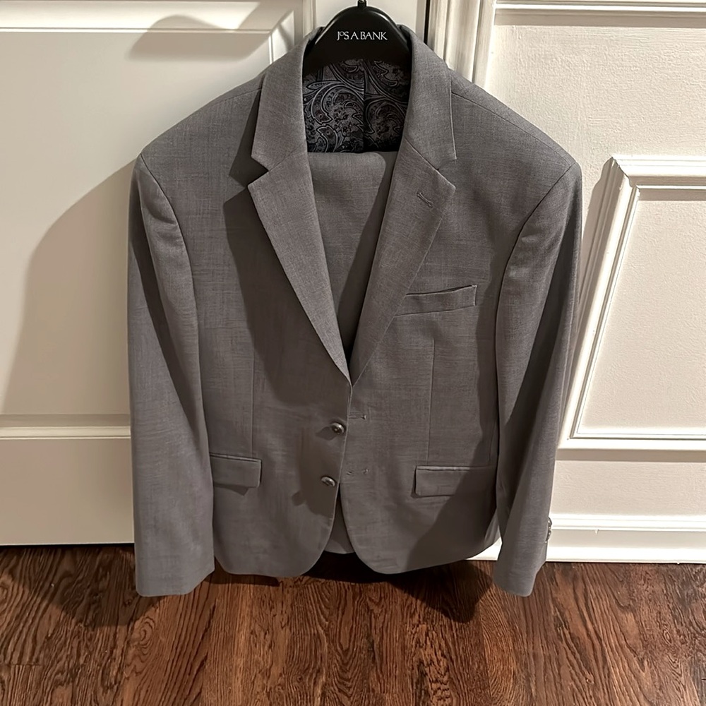 Men’s Gray Joseph Abboud Custom Suit 40R